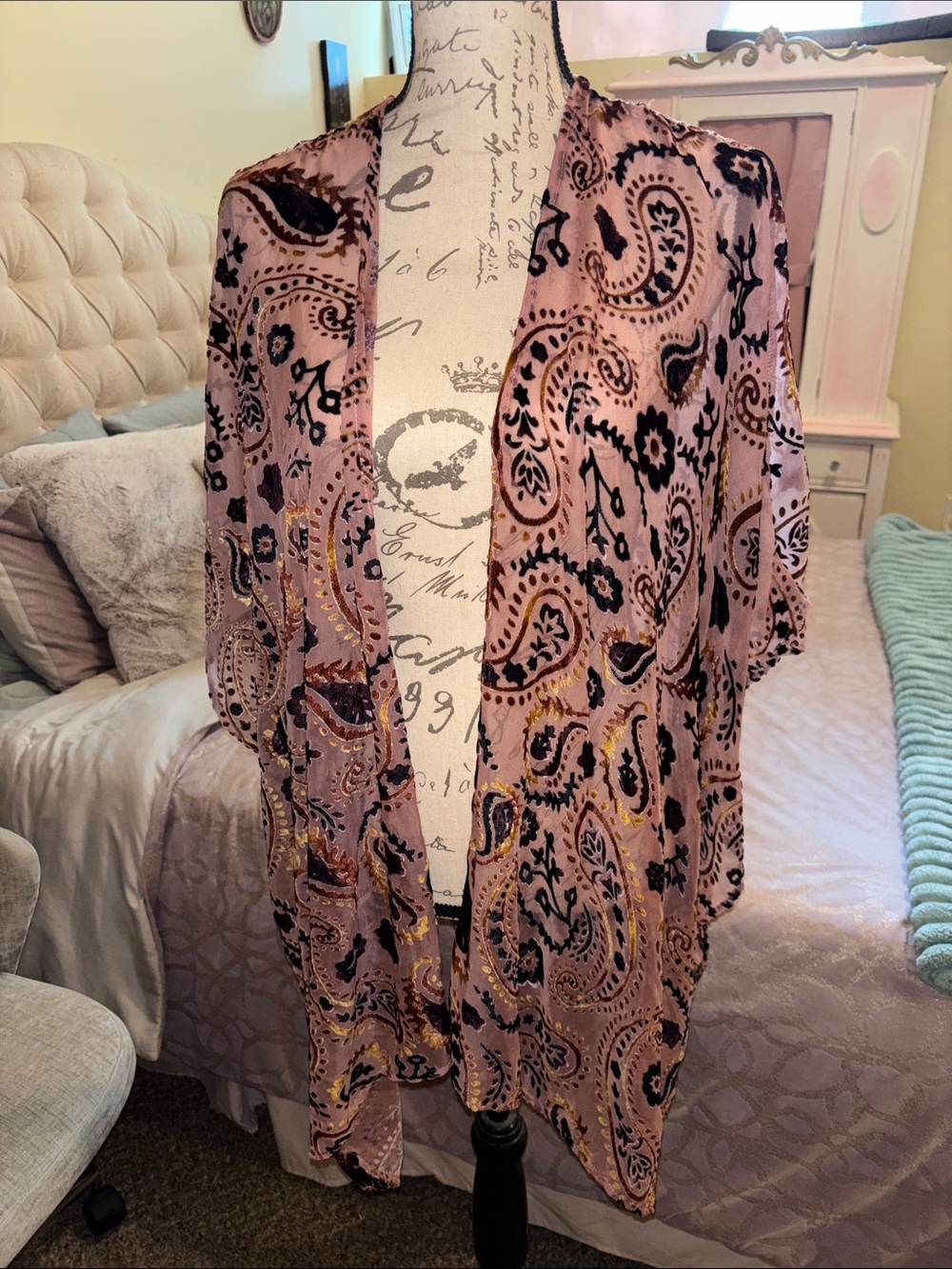 Ladies' Paisley Velvet Kimono - Blush Pink One size